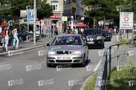 Autokorso unter dem Motto 'EVENTuell nie wieder' in Hamburg