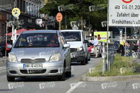 Autokorso unter dem Motto 'EVENTuell nie wieder' in Hamburg