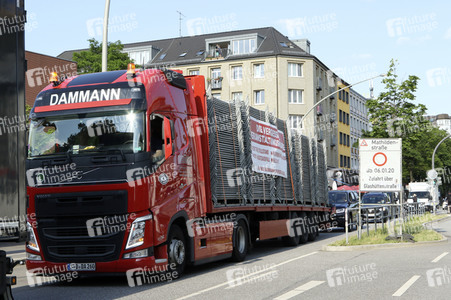 Autokorso unter dem Motto 'EVENTuell nie wieder' in Hamburg