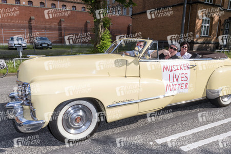 Autokorso unter dem Motto 'EVENTuell nie wieder' in Hamburg
