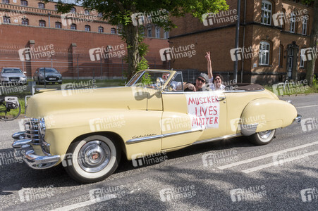 Autokorso unter dem Motto 'EVENTuell nie wieder' in Hamburg