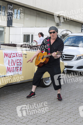 Autokorso unter dem Motto 'EVENTuell nie wieder' in Hamburg