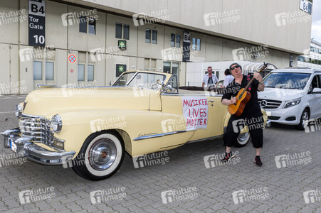Autokorso unter dem Motto 'EVENTuell nie wieder' in Hamburg
