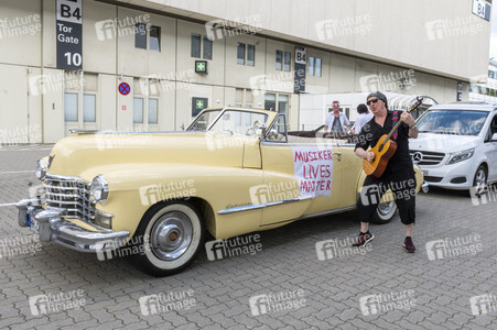 Autokorso unter dem Motto 'EVENTuell nie wieder' in Hamburg