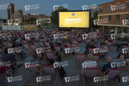 Open-Air-Kinopremiere 'Die Känguru-Chroniken Reloaded 3D' in Berlin