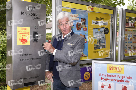 Präsentation des ersten Maskenautomaten in München