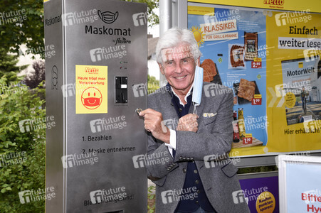 Präsentation des ersten Maskenautomaten in München