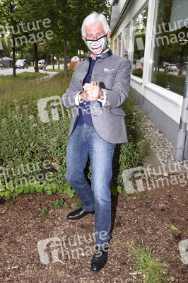 Präsentation des ersten Maskenautomaten in München