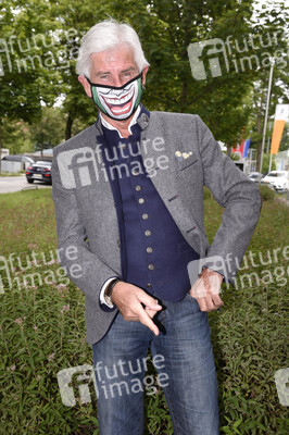 Präsentation des ersten Maskenautomaten in München