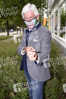 Präsentation des ersten Maskenautomaten in München