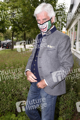 Präsentation des ersten Maskenautomaten in München