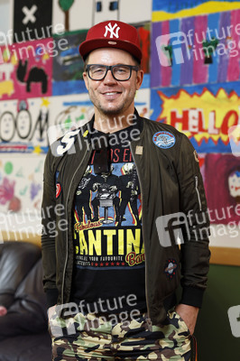 Spendenscheck-Übergabe an die Arche Köln