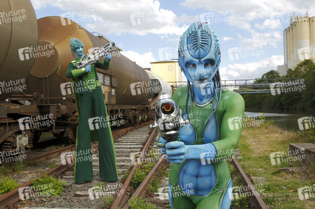 GEEK ART: Außerirdische besuchen die Erde / Aliens Visit Earth Bodypainting