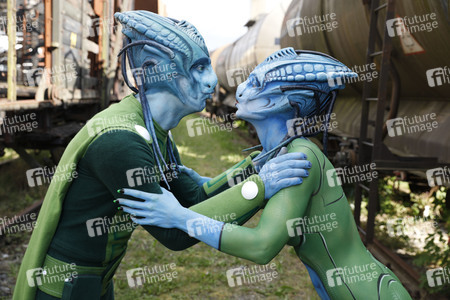 GEEK ART: Außerirdische besuchen die Erde / Aliens Visit Earth Bodypainting