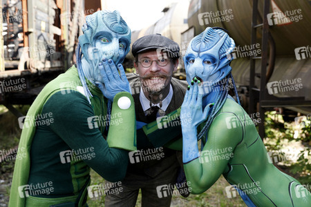 GEEK ART: Außerirdische besuchen die Erde / Aliens Visit Earth Bodypainting
