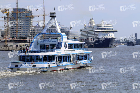 Das Kreuzfahrtschiff 'Mein Schiff 3' in Hamburg
