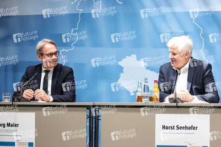 Pressekonferenz zur Innenministerkonferenz Thüringen 2020 in Erfurt