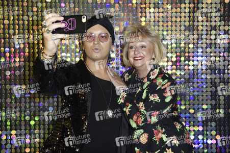 Julian F.M. Stoeckel & Friends im Selfie-Museum The Wow Gallery in Berlin