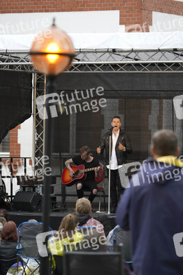 Picknickkonzert mit Billy Andrews / The Dark Tenor & Trio Ensemble in Werder