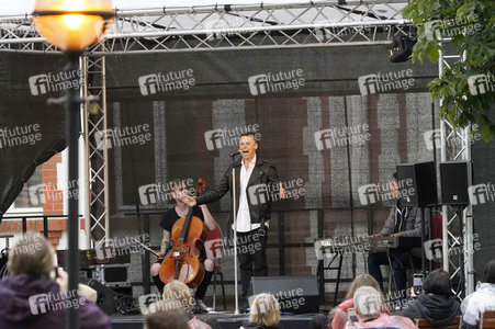 Picknickkonzert mit Billy Andrews / The Dark Tenor & Trio Ensemble in Werder