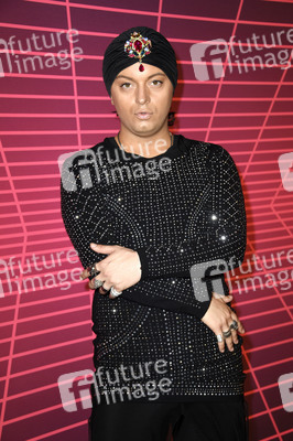 Julian F.M. Stoeckel & Friends im Selfie-Museum The Wow Gallery in Berlin