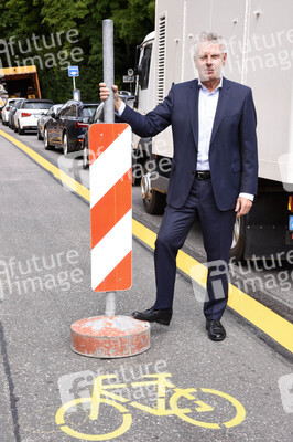 Dieter Reiter eröffnet erste Pop-up Bike-Lane in München