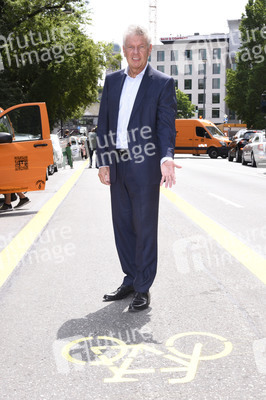 Dieter Reiter eröffnet erste Pop-up Bike-Lane in München