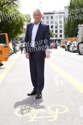 Dieter Reiter eröffnet erste Pop-up Bike-Lane in München