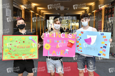 Zieleinlauf der Aktion '750 Kulturkilometer' in Berlin