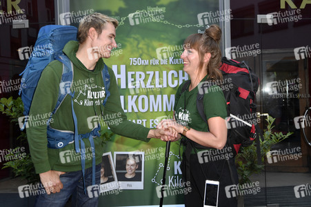 Zieleinlauf der Aktion '750 Kulturkilometer' in Berlin