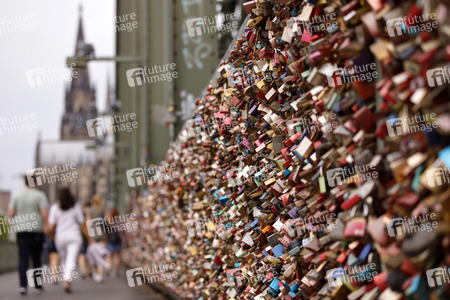 Symbolfoto Liebesschlösser