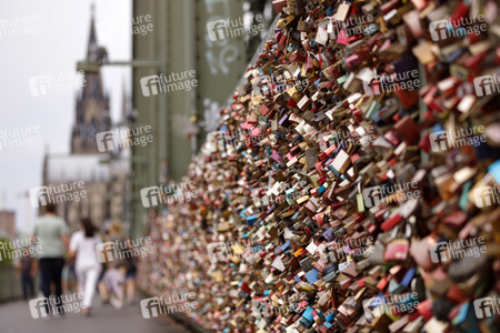 Symbolfoto Liebesschlösser