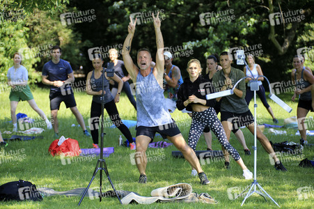 Caro Daur und Marcus zu Solms beim Charity Fitness Workout in Hamburg