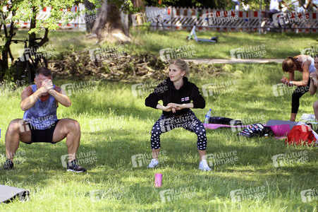 Caro Daur und Marcus zu Solms beim Charity Fitness Workout in Hamburg