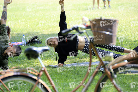 Caro Daur und Marcus zu Solms beim Charity Fitness Workout in Hamburg