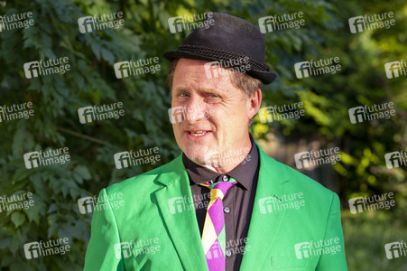 Show 'Hämmerle kommt! Mit Fola Dada!' in Friedrichshafen