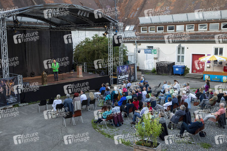 Show 'Hämmerle kommt! Mit Fola Dada!' in Friedrichshafen