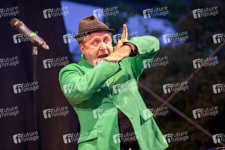 Show 'Hämmerle kommt! Mit Fola Dada!' in Friedrichshafen