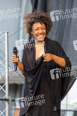 Show 'Hämmerle kommt! Mit Fola Dada!' in Friedrichshafen