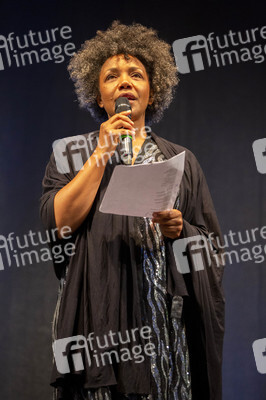 Show 'Hämmerle kommt! Mit Fola Dada!' in Friedrichshafen