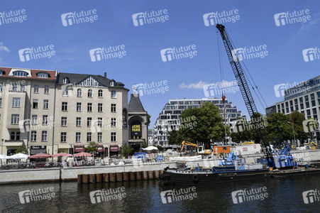Neue Ufermauer am Schiffbauerdamm in Berlin