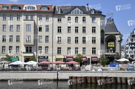 Neue Ufermauer am Schiffbauerdamm in Berlin