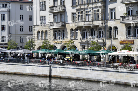 Neue Ufermauer am Schiffbauerdamm in Berlin