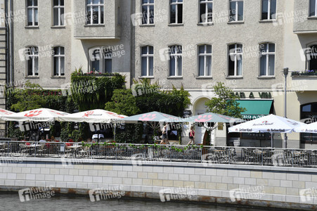 Neue Ufermauer am Schiffbauerdamm in Berlin