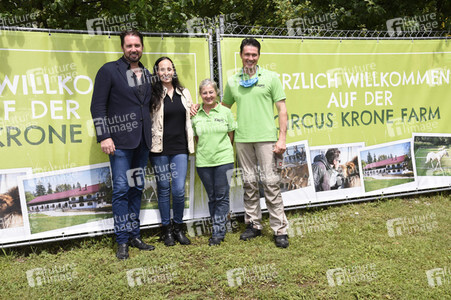 Presserundgang auf der Circus Krone-Farm in Weßling