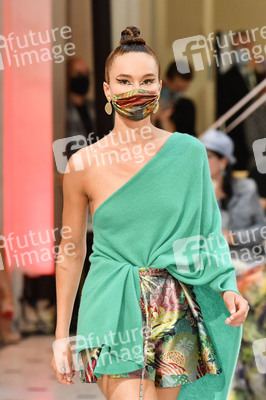 Anja Gockel Fashionshow Summer 2021 'Asuka' in Berlin