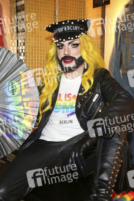 Präsentation der Hard Rock Cafe Pride-Kollektion in Berlin