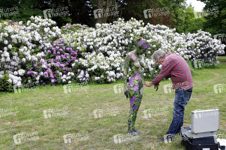 NATURE ART: Rhododendron Bodypainting