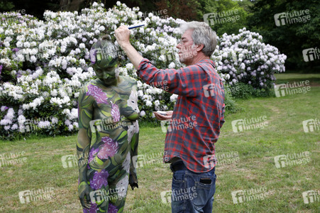 NATURE ART: Rhododendron Bodypainting