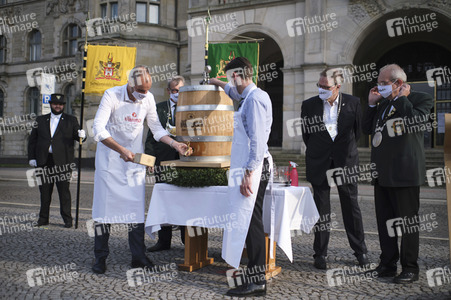 Fassbieranstich zum 491. Schützenfest in Hannover